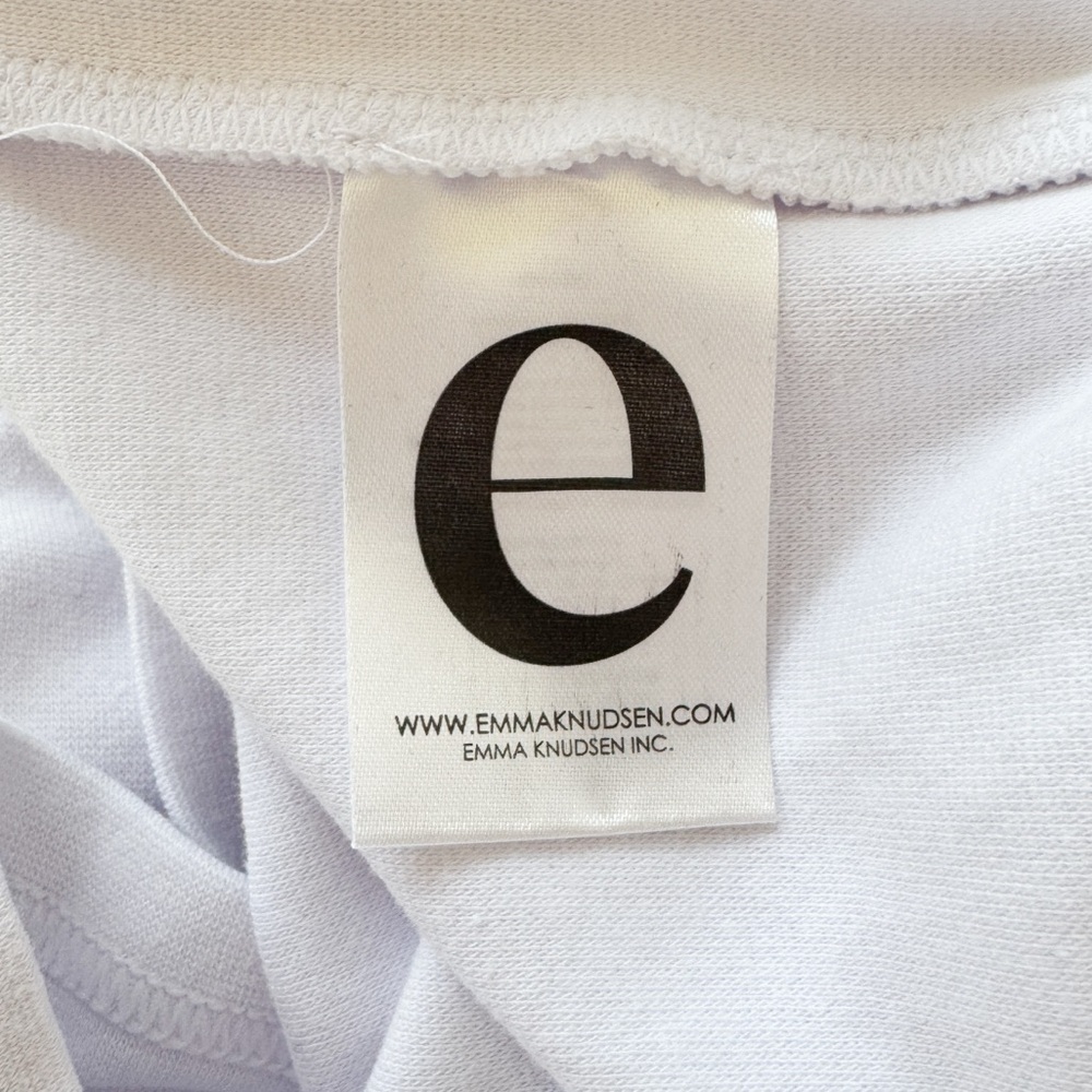 EMMA KNUDSEN • The Perfect T-Shirt Dress in White - Picture 7 of 9